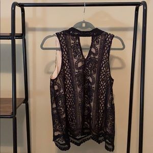 Key hole high neck Black and Tan top